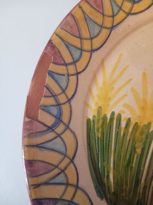 Prato pintado à mão Jeremias Redondo (defeito visível)