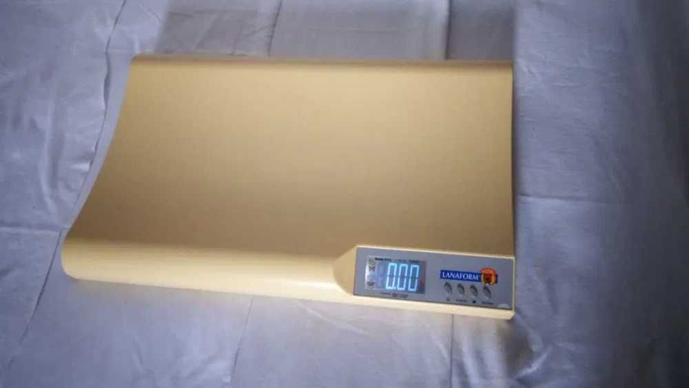 Esterilizador de biberões (Phillips) e Balança de bebés (Lanaform)