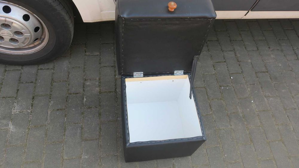 Pufa czarna otwierana skóra ECO