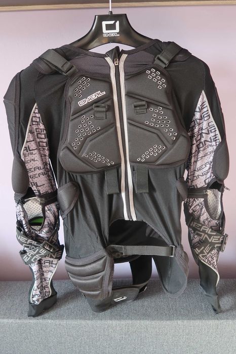 Buzzer, kurtka ochronna O'Neal MadAss Moveo Czarna roz. L