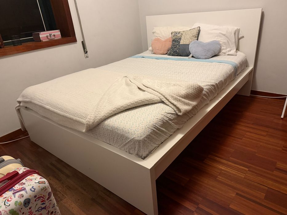 Cama com colchão da ikea a venda