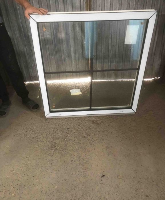 Вікно фіксоване зі шпросом