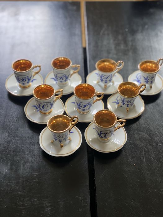 Conjunto de 9 chávenas de café com pires - Decorações Aguiceira