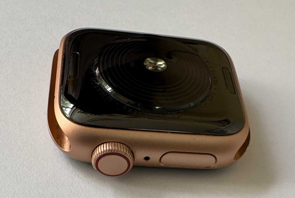 Apple Watch SE 40 mm GPS Gold | Батарея 94%