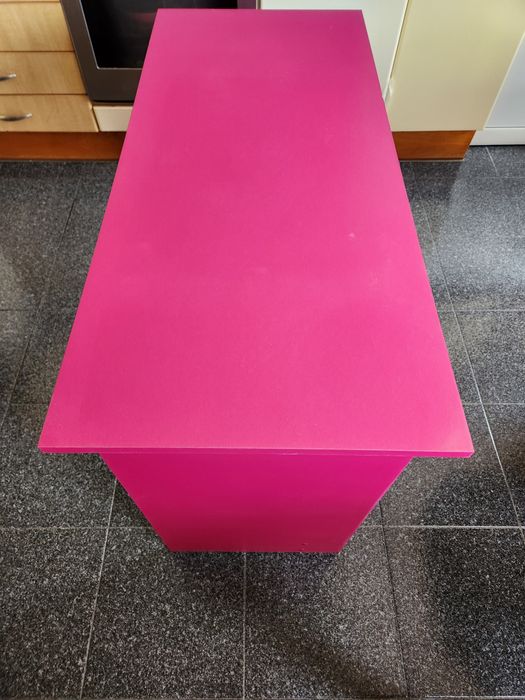 Secretaria menina rosa