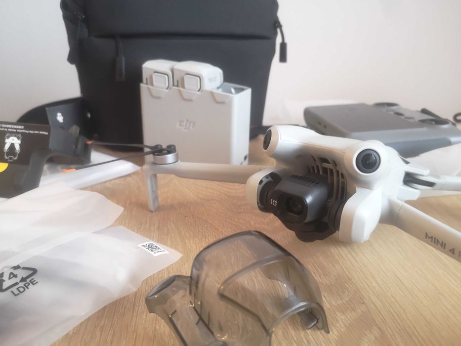 DJI Mini 4 Pro, 3 baterie, walizka