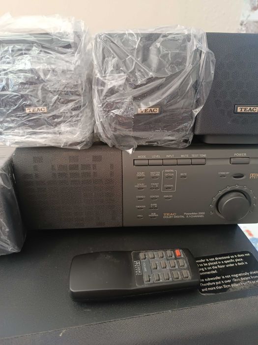 Colunas dolby surround teac.