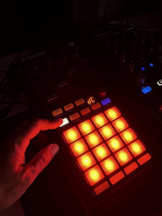 Traktor Kontrol F1 + Bolsa NI