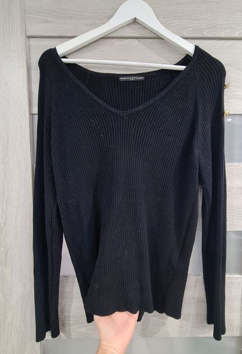 Czarny sweter GUESS L