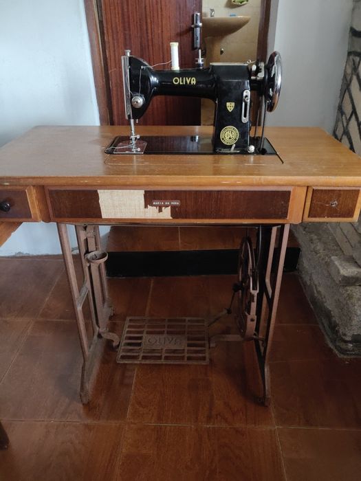 Máquina costura oliva