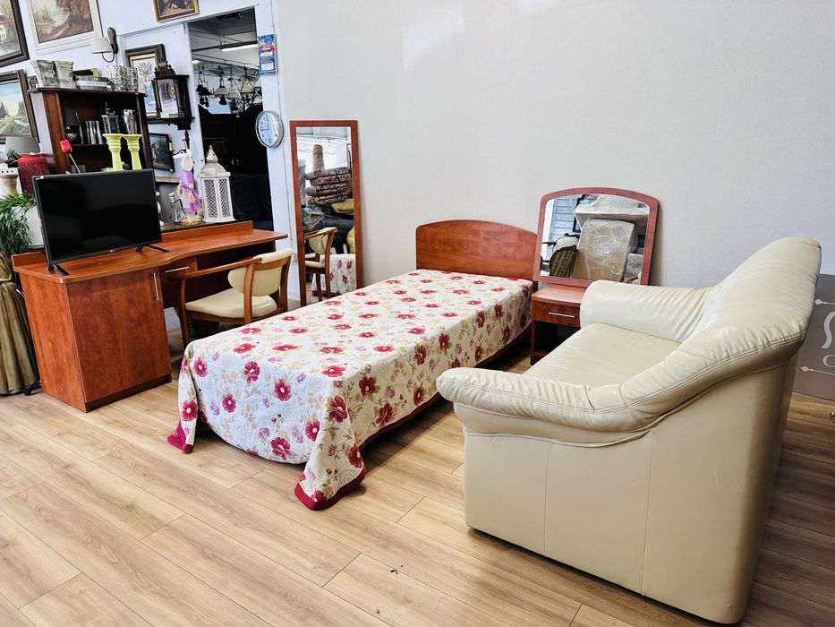 20 kompletów pokoi hotelowych - łóżko, biurko, tv, sofa, szafka lustro