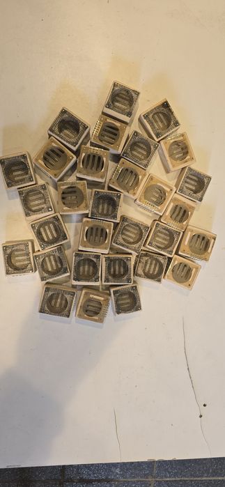 Klateczka drewniana  dla matki pszczelej