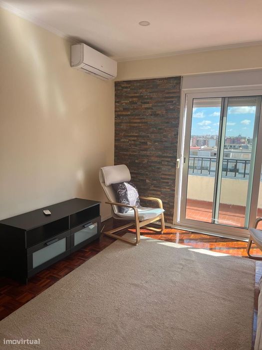 Excelente apartamento T1 mobilado para arrendar no centro de Setúbal