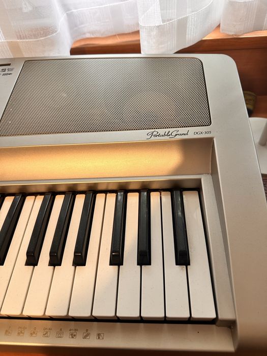 Yamaha DGX 305 Key.