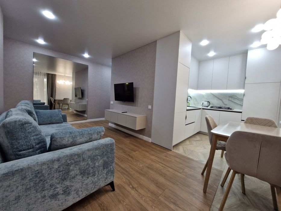 Нова Студія в Парку біля Набережної. Світло 24/7