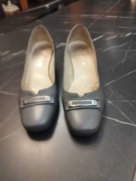 Półbuty damskie na niskim obcasie