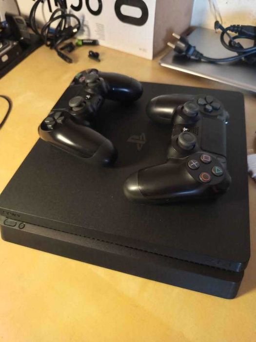 Playstation 4 Slim C/ 2 Comandos Originais e 2 Jogos