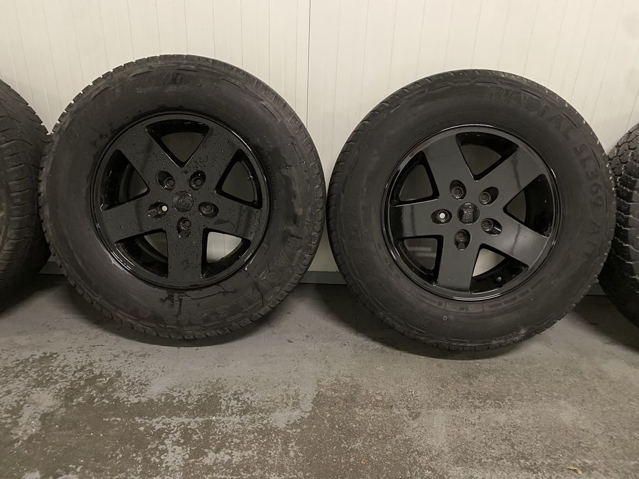 Conjunto 5 Jantes Originais JEEP R17 c/ Pneus Furação 5x127 como novas