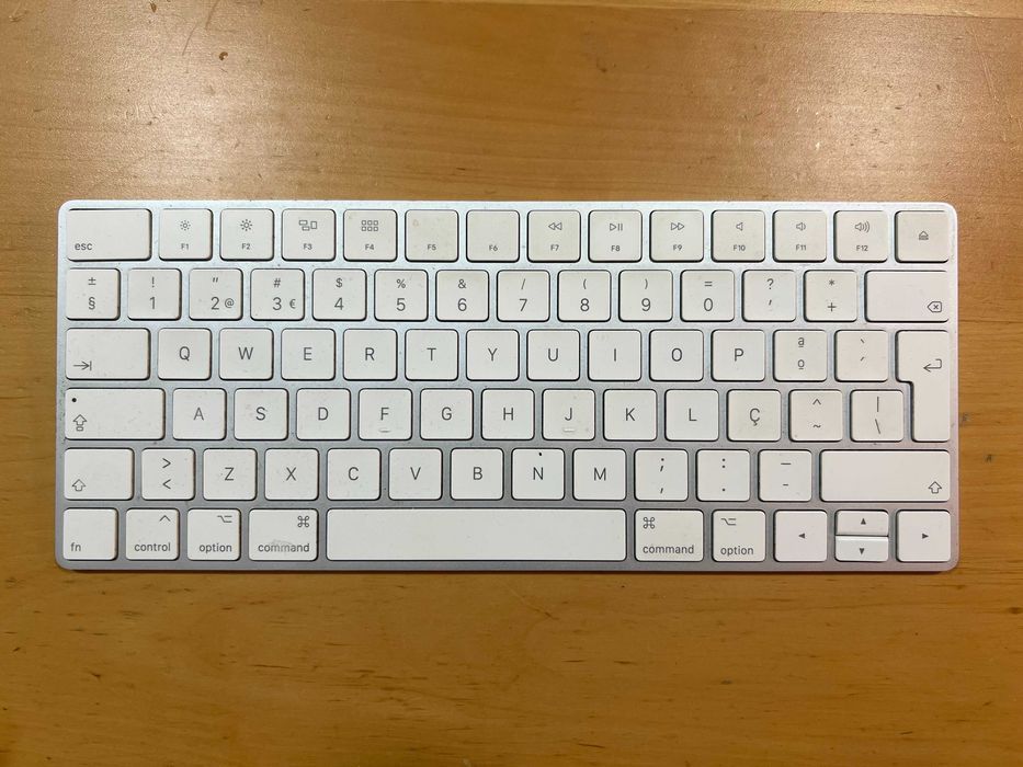 Apple Magic Keyboard (não funciona - para peças)