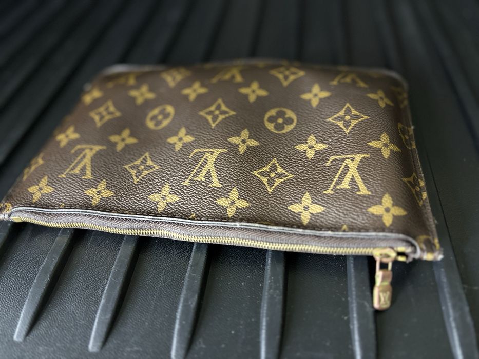 Продам сумка клатч  Louis Vuitton original
