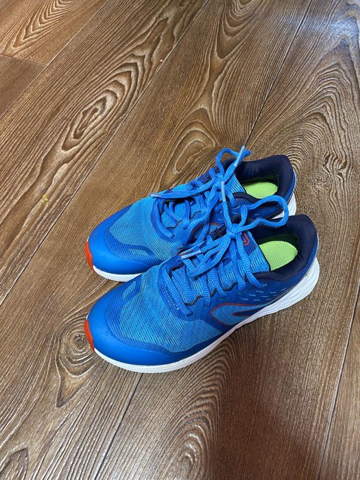 Продам кросівки.