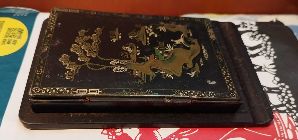 Suporte antigo chinês em metal, para bloco de notas.