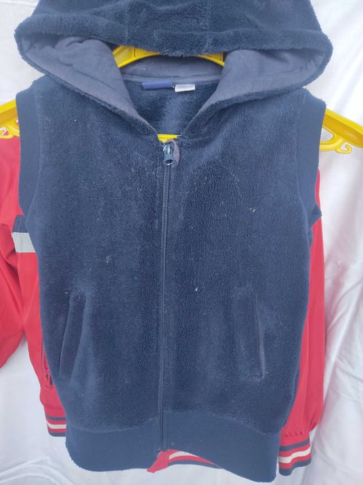 Продам безрукавку для хлопчиків!!!