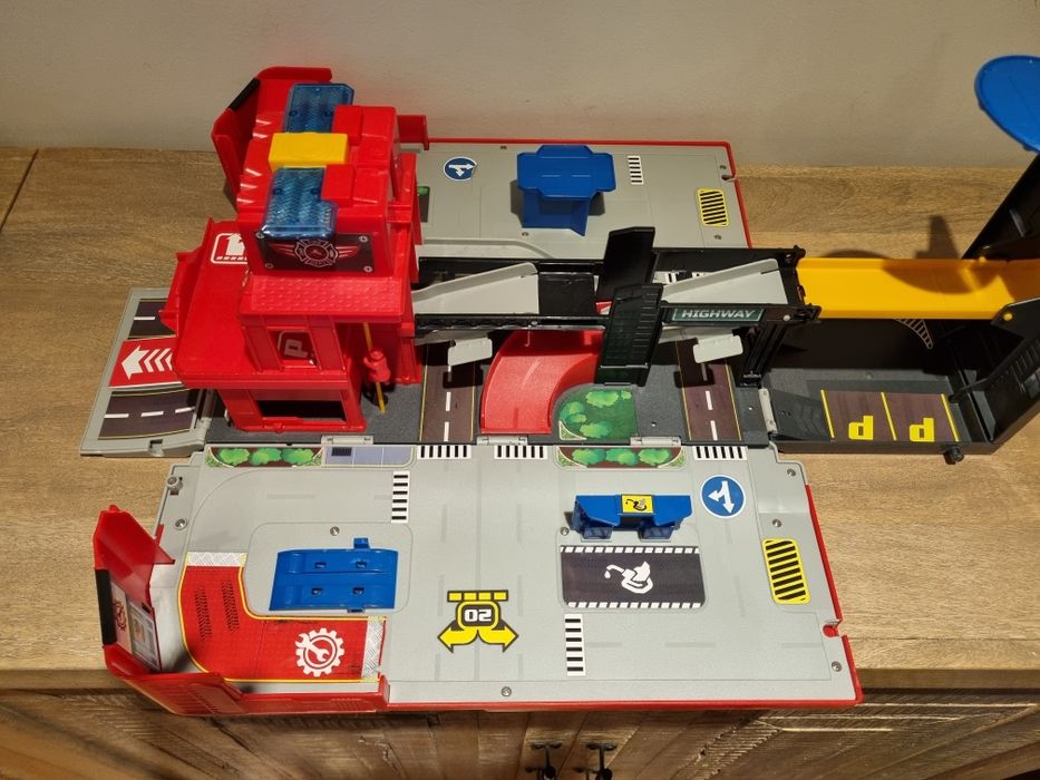 Camião transformável em cidade