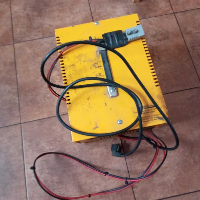 Prostownik Ładowarka 24v-10A