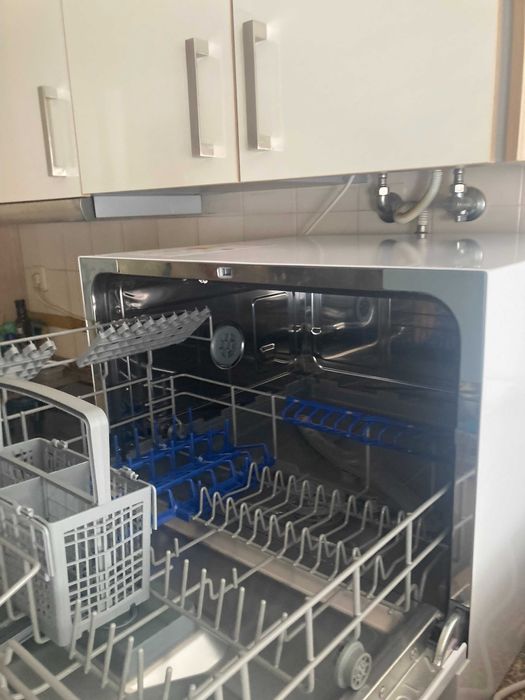 Máquina de lavar loiça VOX LCT8F Compacta, muito pouco uso.