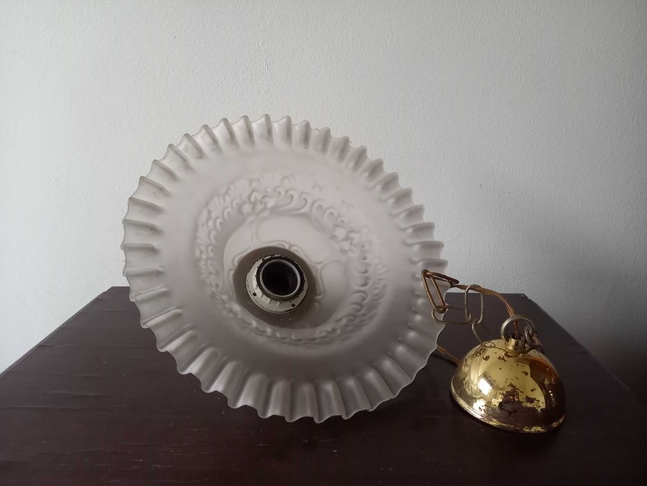 Candeeiro de suspensão com abajour em vidro