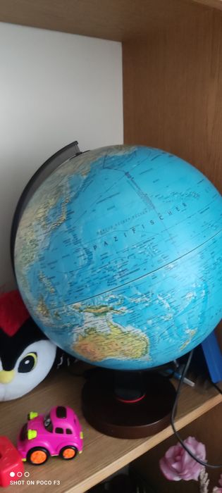 Duży globus podświetlany