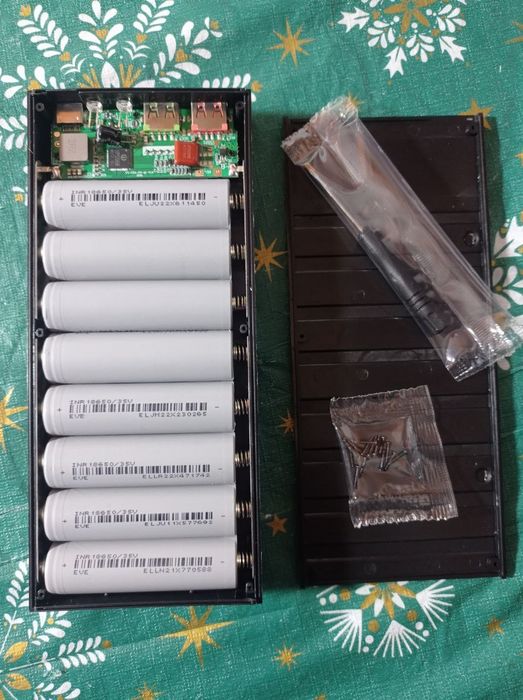 Павербанк EVE/Samsung 8*18650 DIY Power Bank Case PD 45W 

POWE