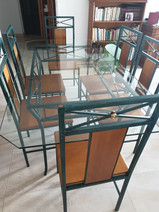 Mesa e 6 cadeiras de sala de jantar