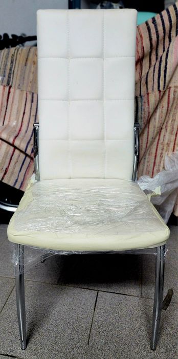6 cadeiras em polipele semi novas