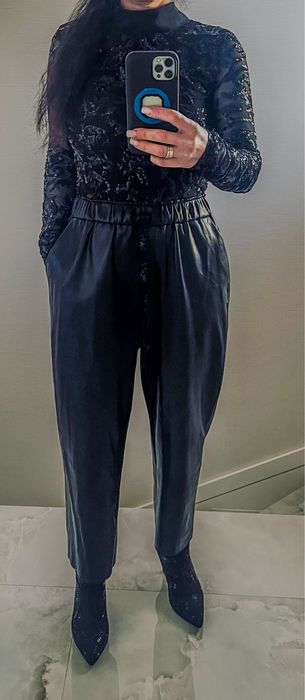 Bluzka z cekinami ViCOLO. Rozm S