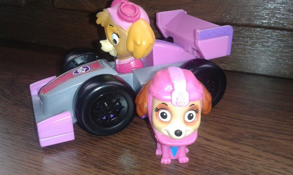 Psi Patrol Skye w samochodzie wyścigowym zabawka figurka poduszka