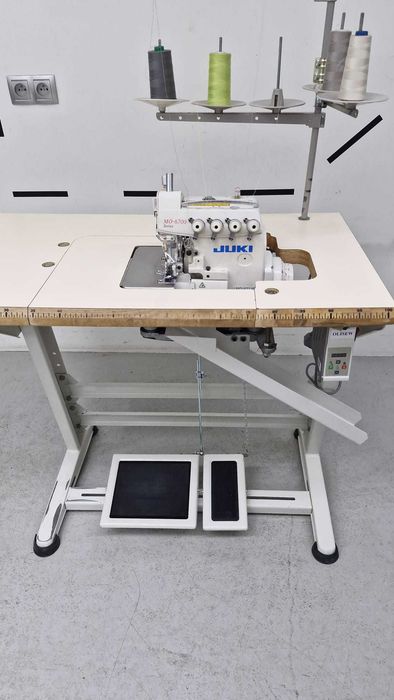Owerlok Juki Mo6714S,servo 230v Direct Drive