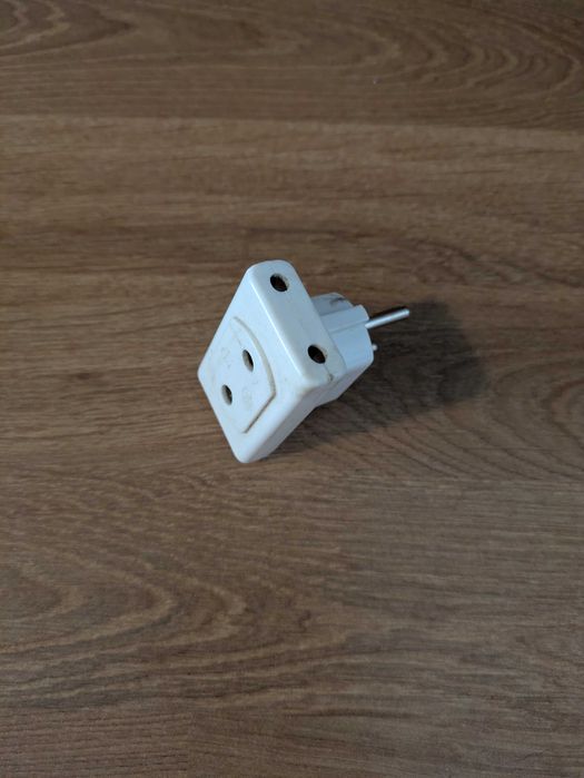 Ficha tripla horizontal