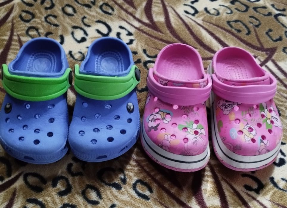 Продам размер 23 две пары за 250