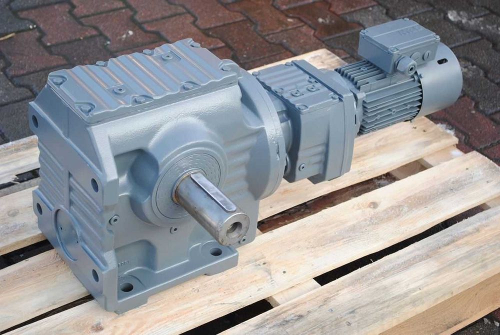 Motoreduktor kątowy 0,55kw/2,4obr. z hamulcem SEW S87R57DT80K4/BMG/HR