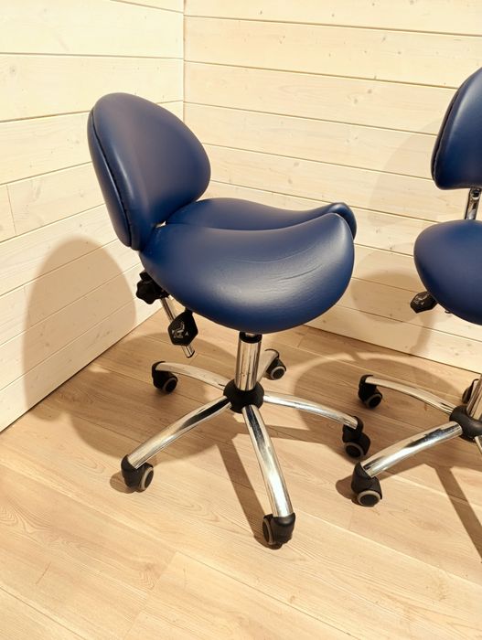 Krzesło,Taboret siodłowy z oparciem regulowany.