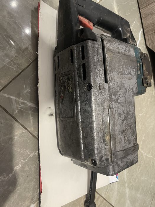 Makita hm1303 mlot wyburzeniowy udarowy