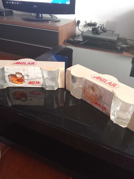 Vendo 2 conjuntos de copos de whisky da marca anilar novos