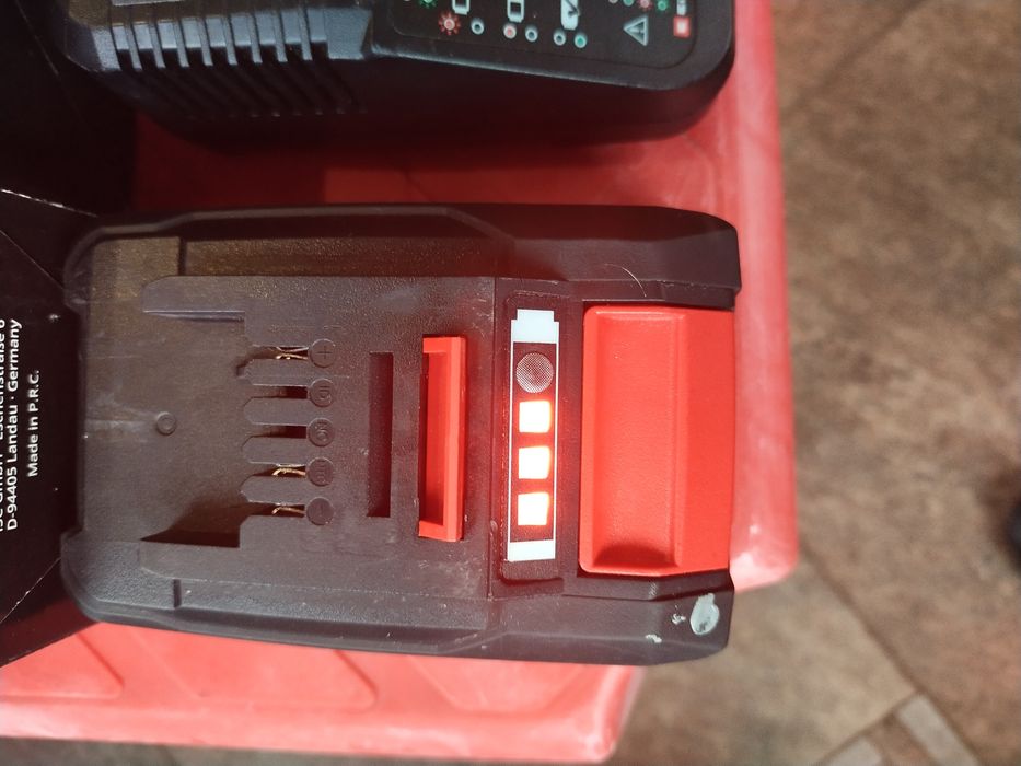 Enhell зарядное устройство и аккумулятор на 4,0 Ah.