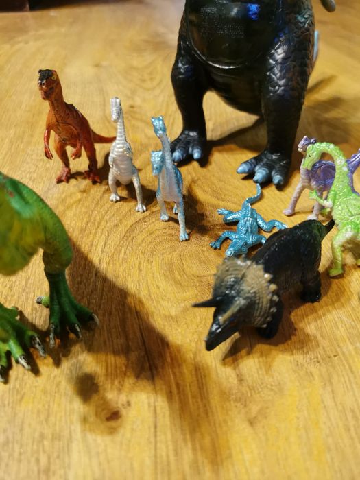 2 dinozaury schleich i 10 innych