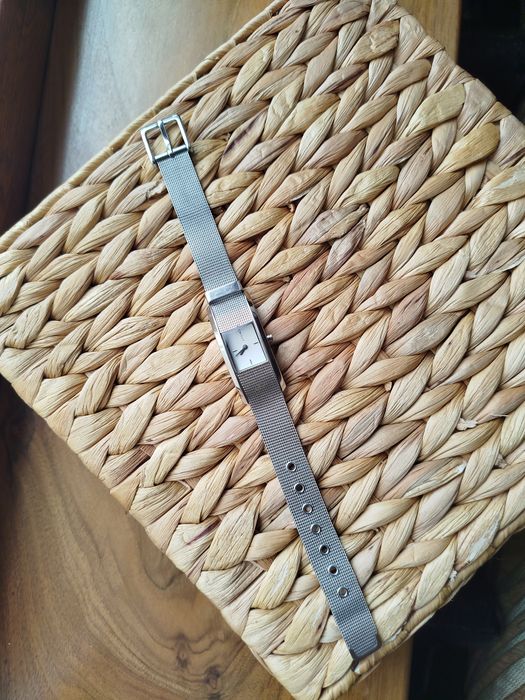 Годинник часи DKNY