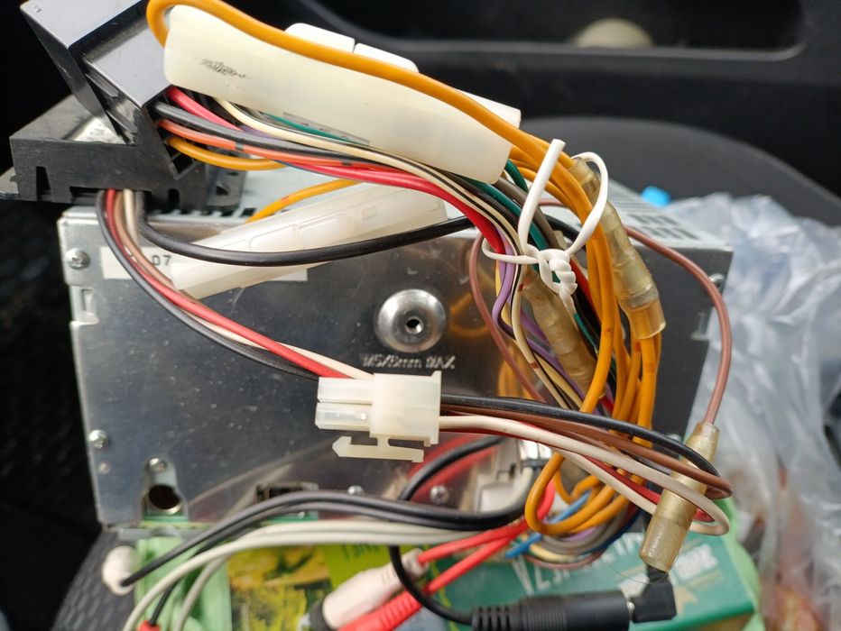 Sprzedam radio klasyk Clarion MP3