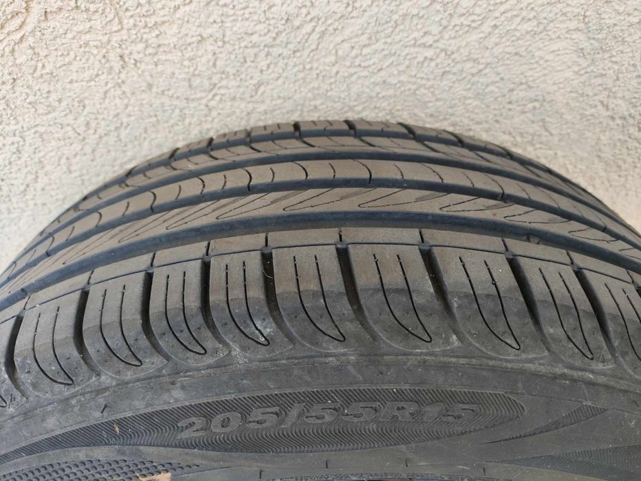 Pneu Roadstone usado 205/55/R15