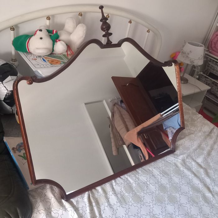 Espelho forrado a mogno antigo mas impecável